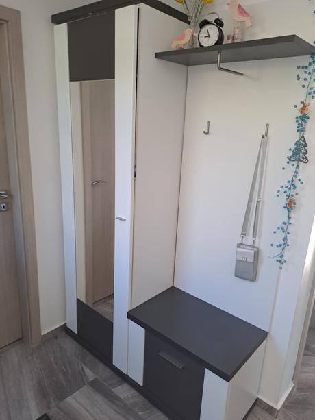 Nábytok do chodby predsiene,