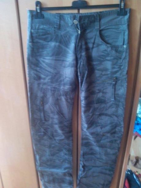 Tenké nohavice s maskačovým vzorom, 152