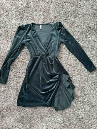 Zamatové zelené šaty s, s