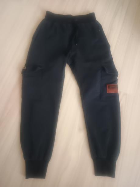 Kvalitné tepláky top stav 128, grace,128