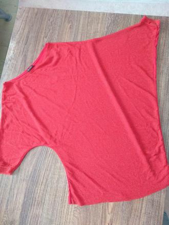 Top cerveny asimetricky, s