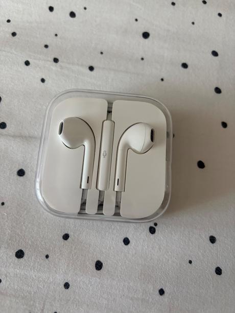 Slúchadla apple s lightning konektorom, apple