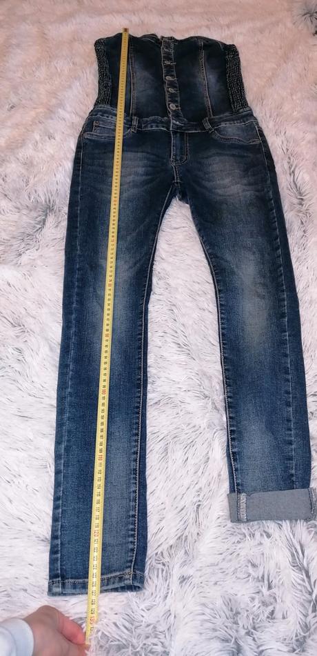 Krásny riflovy overal, 