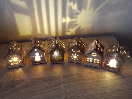 3 kusy led svietiace domčeky, 