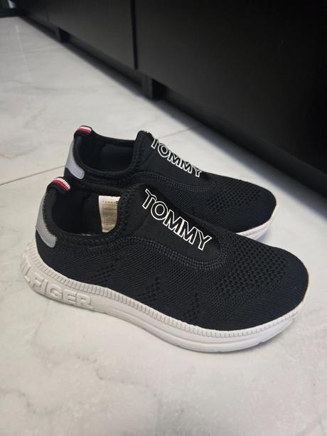 Th tenisky, tommy hilfiger,32