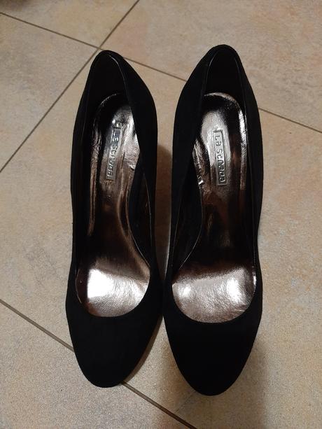 Čierne lodičky la strada, 38