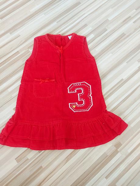 Menčestrove šaty, 98