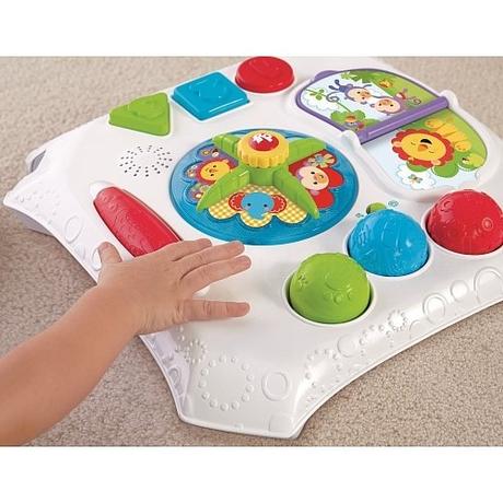 Fisher price aktívny stolček so žirafkou ccp66,