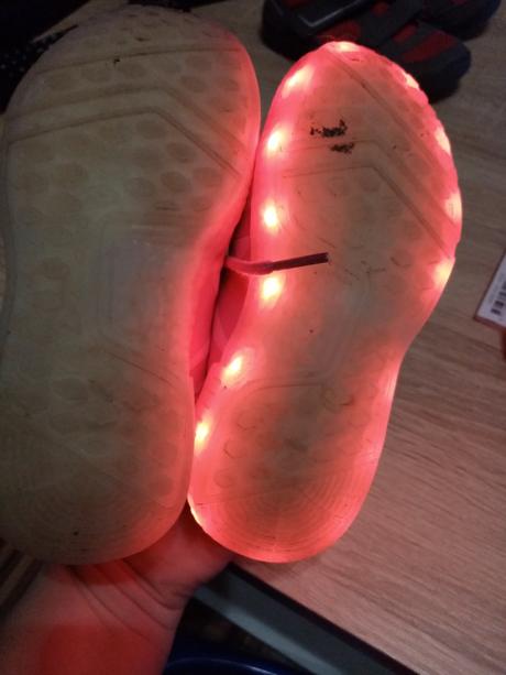 Svietiace botasky, authority,29