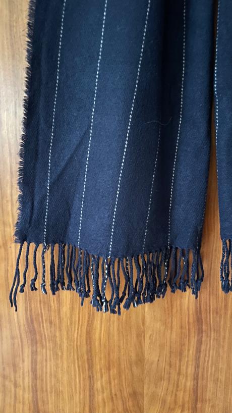 H&m tmavomodrý šál s tenkým prúžkom pinstripe, h&m
