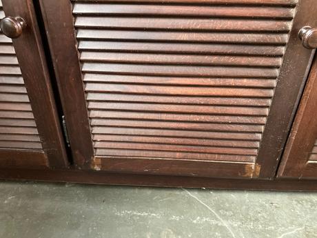 Starožitný pribornik/ kredenc, 