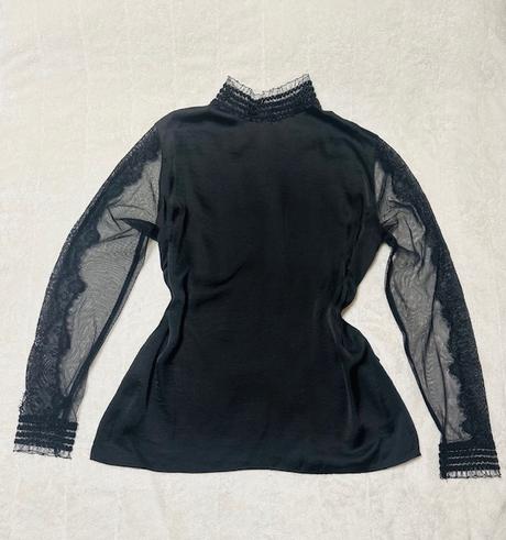 Krásna čierna blúzka s čipkou a tylom zn. magenta, m