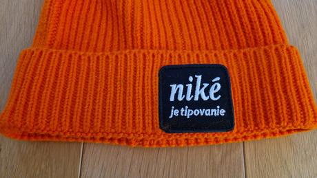 Čiapka niké je tipovanie, 