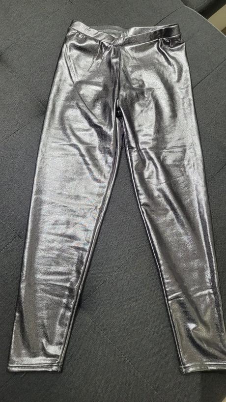 Trblietavé metalicke nohavice, 146