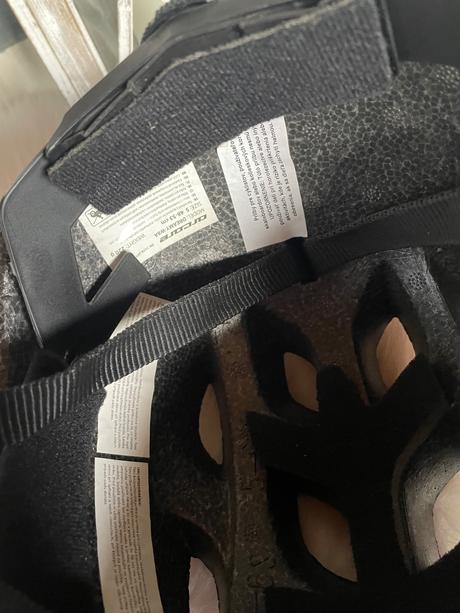 Cyklisticka prilba, s