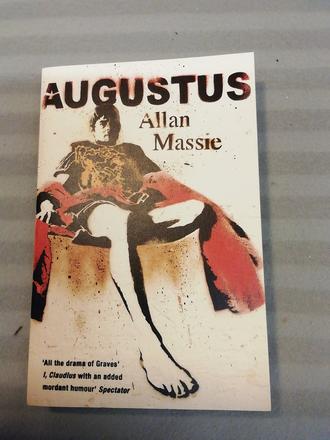 Allan massie v anglictine xs24,