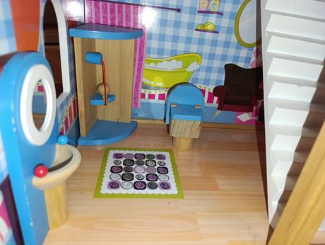 Drevený domček pre bábiky, 
