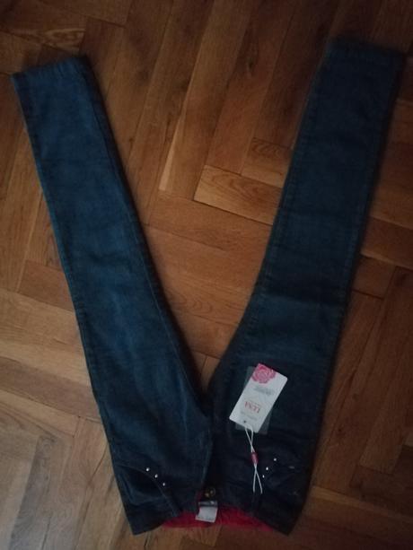 Mencestrove nenosené nohavice, 134