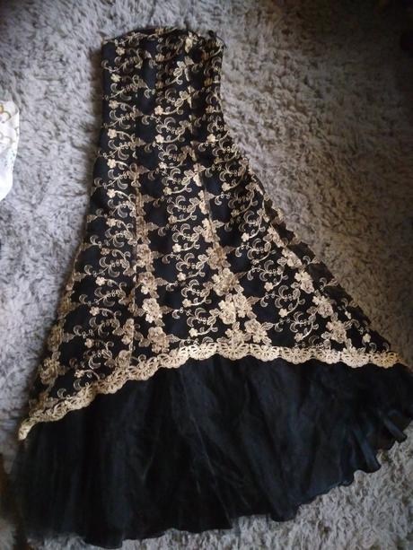 Dlhe spoločenské šaty, 36