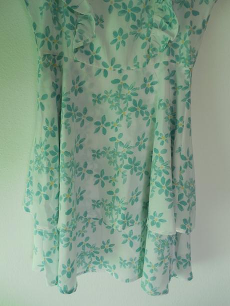 Kvietkované šaty, 36