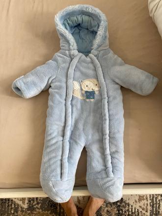 Teply zimny overal, 62