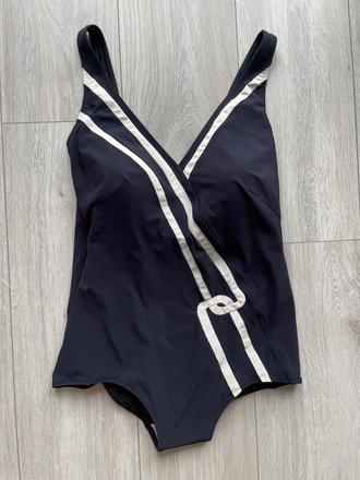 Nádherné plavky channelovského vzhľadu, xl