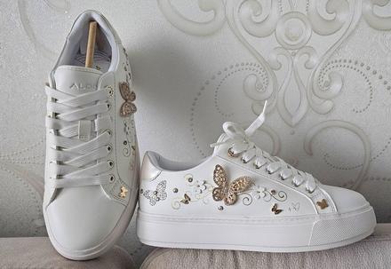 Botasky s motýlikmi, 38