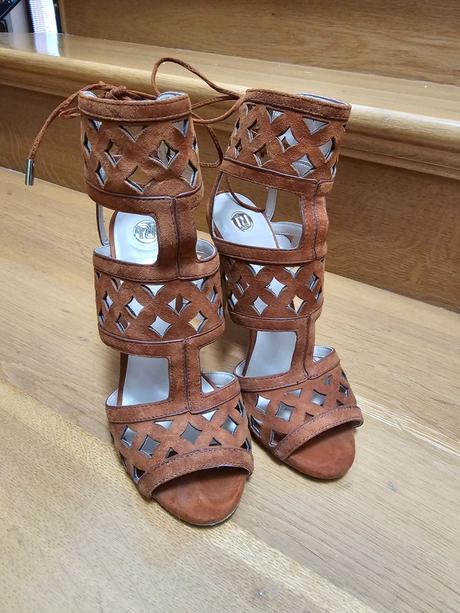 Šnurovanie topánky, river island,37