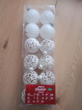 Biele vianočné gule na stromček,