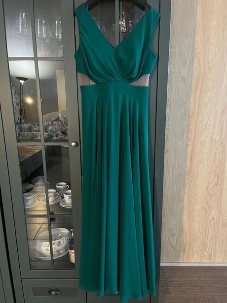 Smaragdovo zelene saty, 40