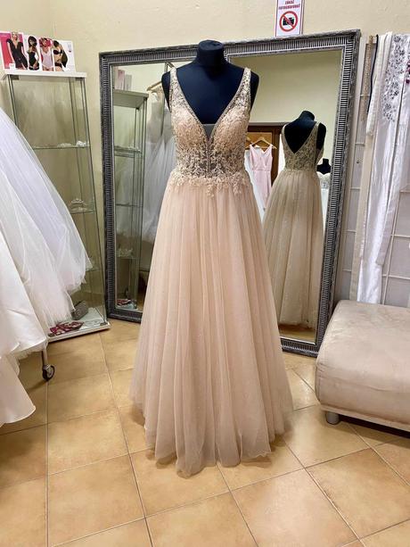 Spoločenské šaty vo veľkosti s/m, m