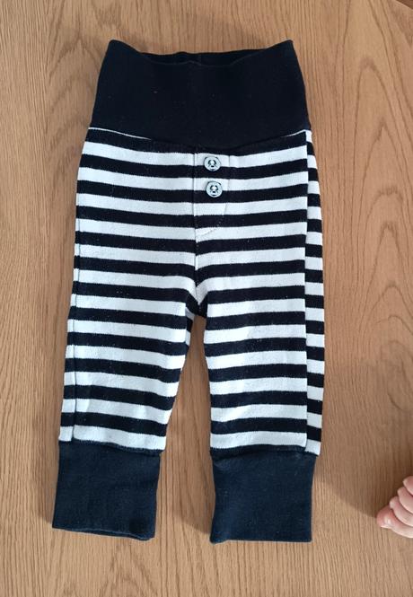 Tepláčiky s vysokým pásom, 62