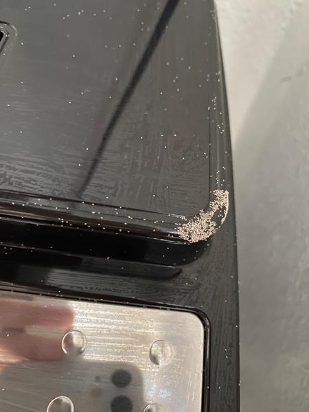 Čo to mám na kuchynskej skrinke?