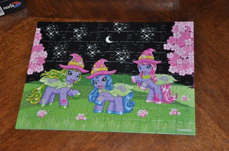 Puzzle filly witchy 100 fosforeskujuce, 