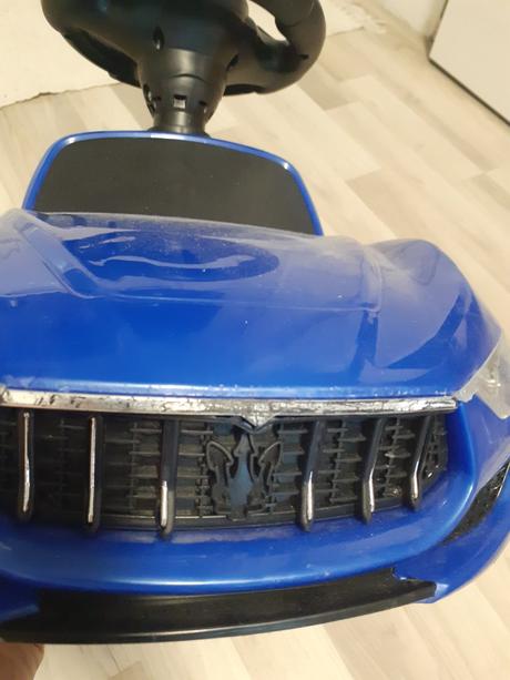 Odrazadlo autíčko maserati,