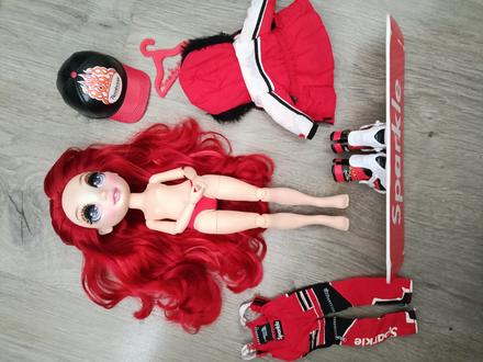 Rainbow high ruby a snowboarding oblecenie, 