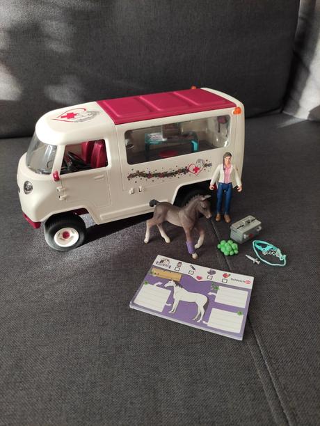Schleich - mobilna ambulancia, 