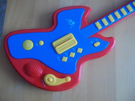 Detská gitara na baterky.,