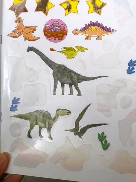 Dinosaury - aktivity s nálepkami,