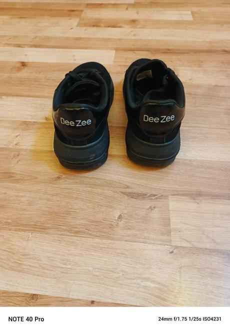 Dieťa snaekersy, 34