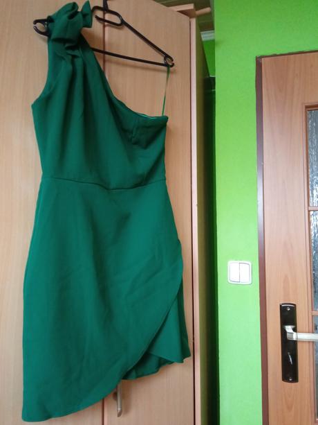 Šaty na jedno rameno, 40