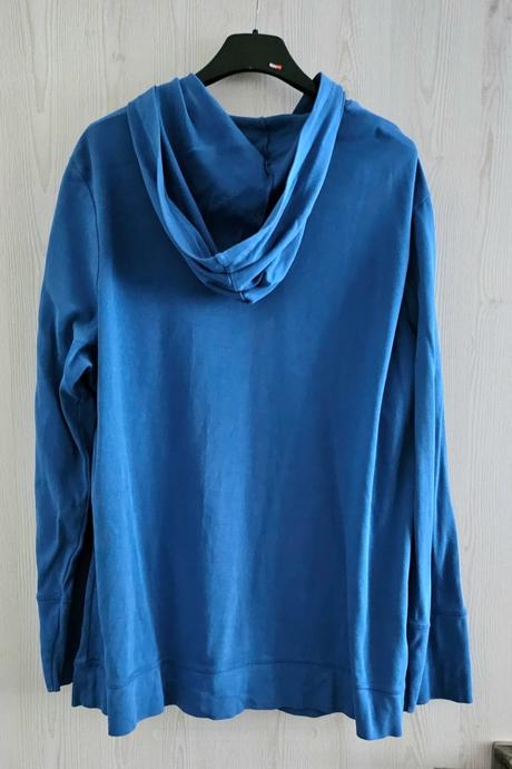 Mikina s kapucňou, 48