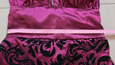 Spoločenské šaty s holým chrbatom,