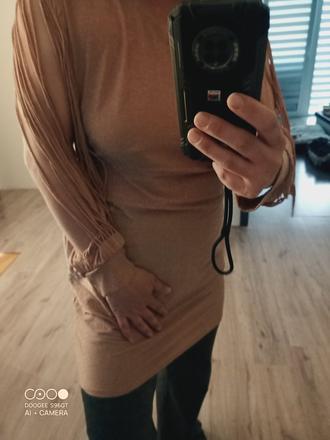 Trblietavé šaty, 44