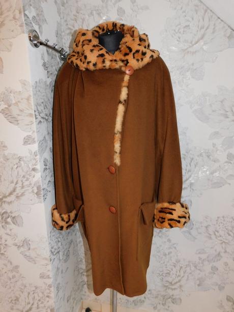 Kvalitny kašmirovy kabat, 48