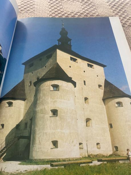 Slovenské hrady, zámky a kaštiele,
