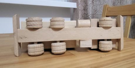 Drevené nákladné auto, 