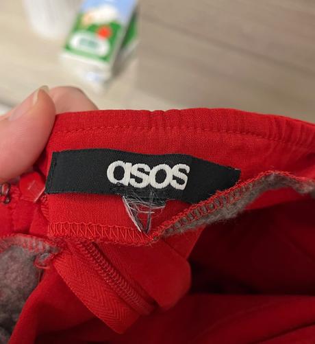 Obtiahnuté šaty asos, xs