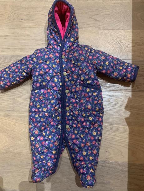 Uzasny znackovy overal, 62