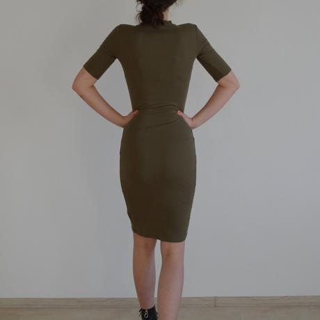 Obtiahnuté šaty, s